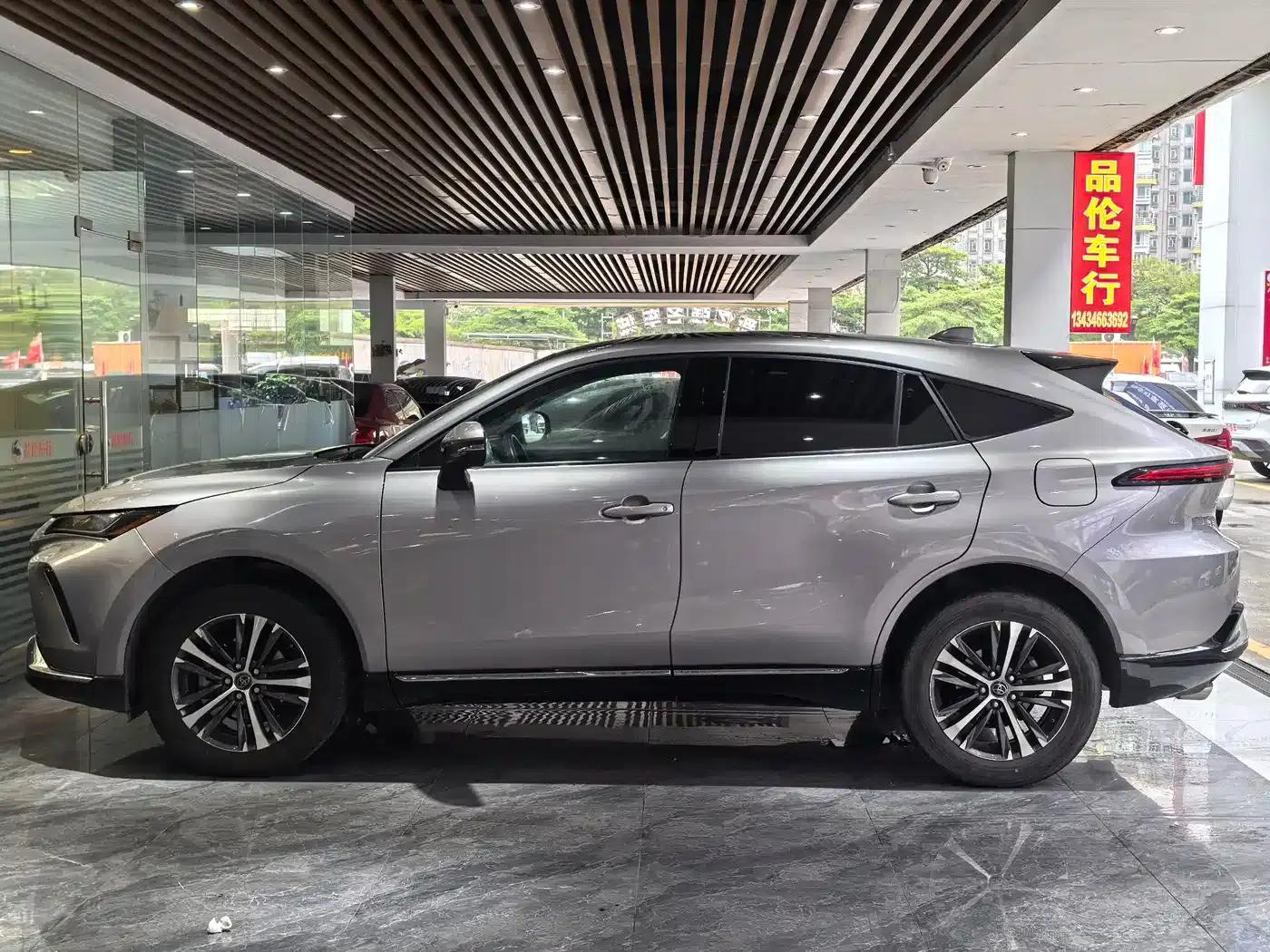 Venza 2022 2.0L CVT 2WD Luxury Edition — миниатюра 15
