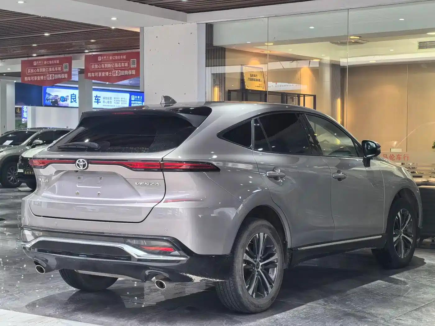 Venza 2022 2.0L CVT 2WD Luxury Edition — миниатюра 17