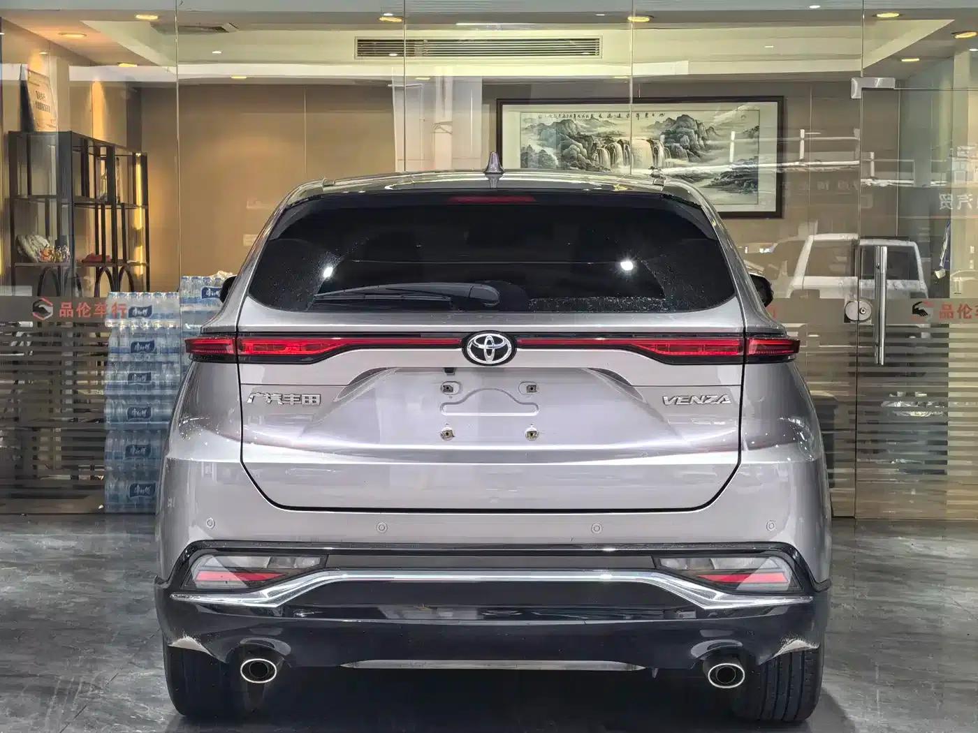 Venza 2022 2.0L CVT 2WD Luxury Edition — миниатюра 18