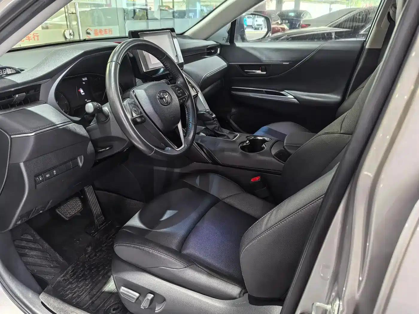 Venza 2022 2.0L CVT 2WD Luxury Edition — миниатюра 4