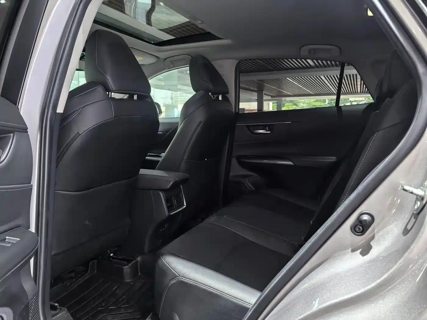 Venza 2022 2.0L CVT 2WD Luxury Edition — миниатюра 6