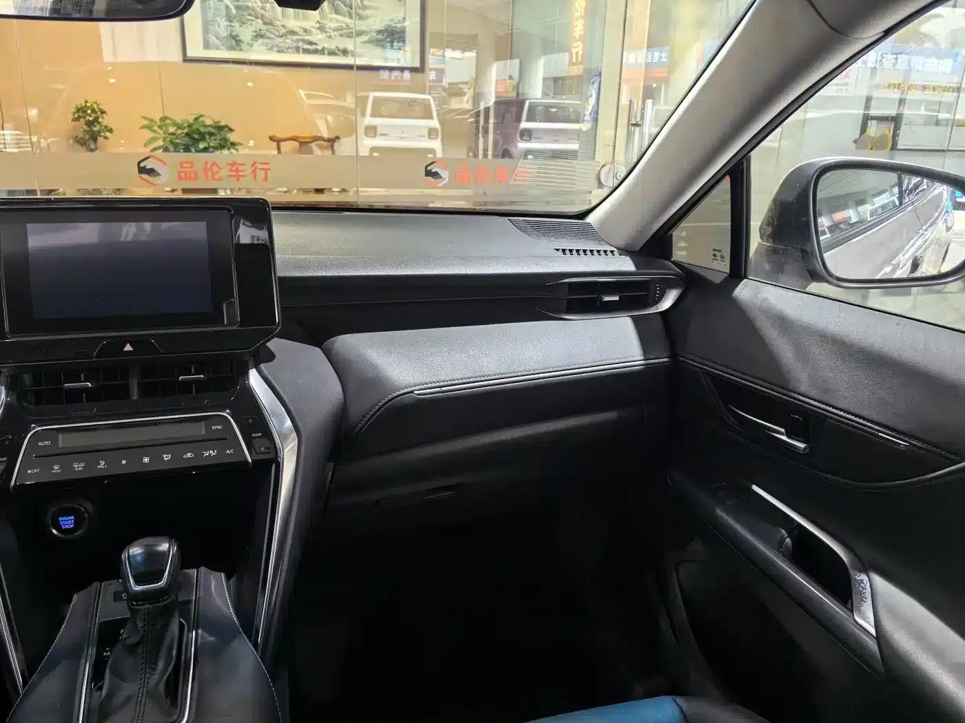 Venza 2022 2.0L CVT 2WD Luxury Edition — миниатюра 8