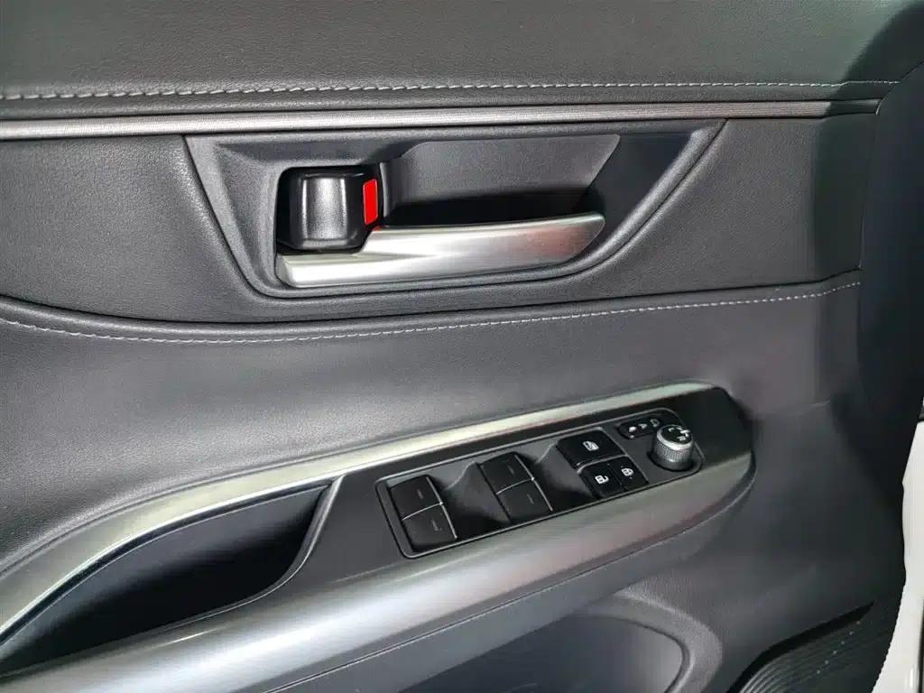 Venza 2023 2.5L Intelligent Hybrid Dual Engine 2WD Luxury Edition — миниатюра 16