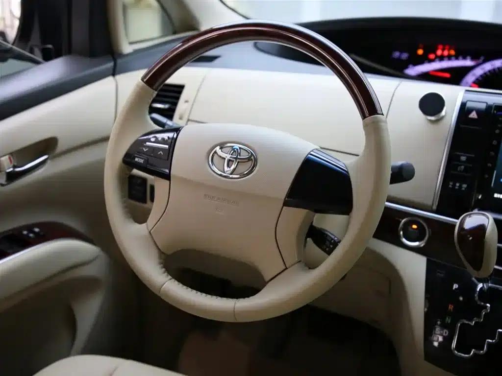 2017 Previa 2.4L Middle East Edition — миниатюра 13