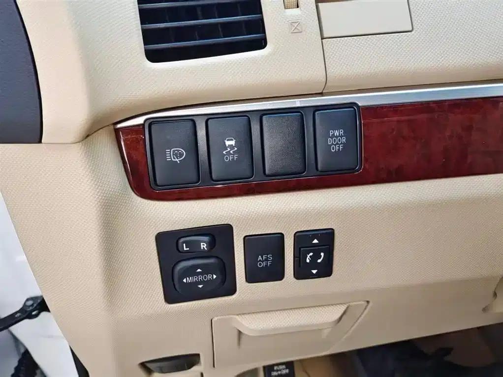 2017 Previa 2.4L Middle East Edition — миниатюра 19