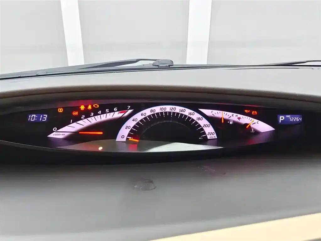 2017 Previa 2.4L Middle East Edition — миниатюра 20