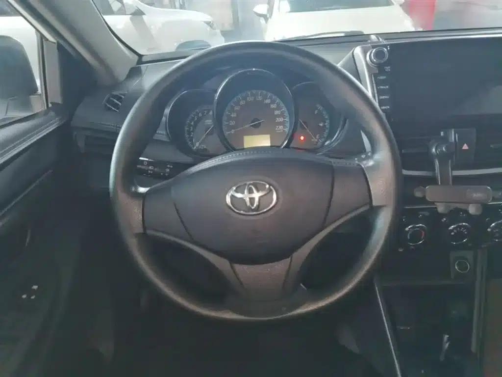YARiS L 2017 1.5E CVT Dynamic Edition — миниатюра 11