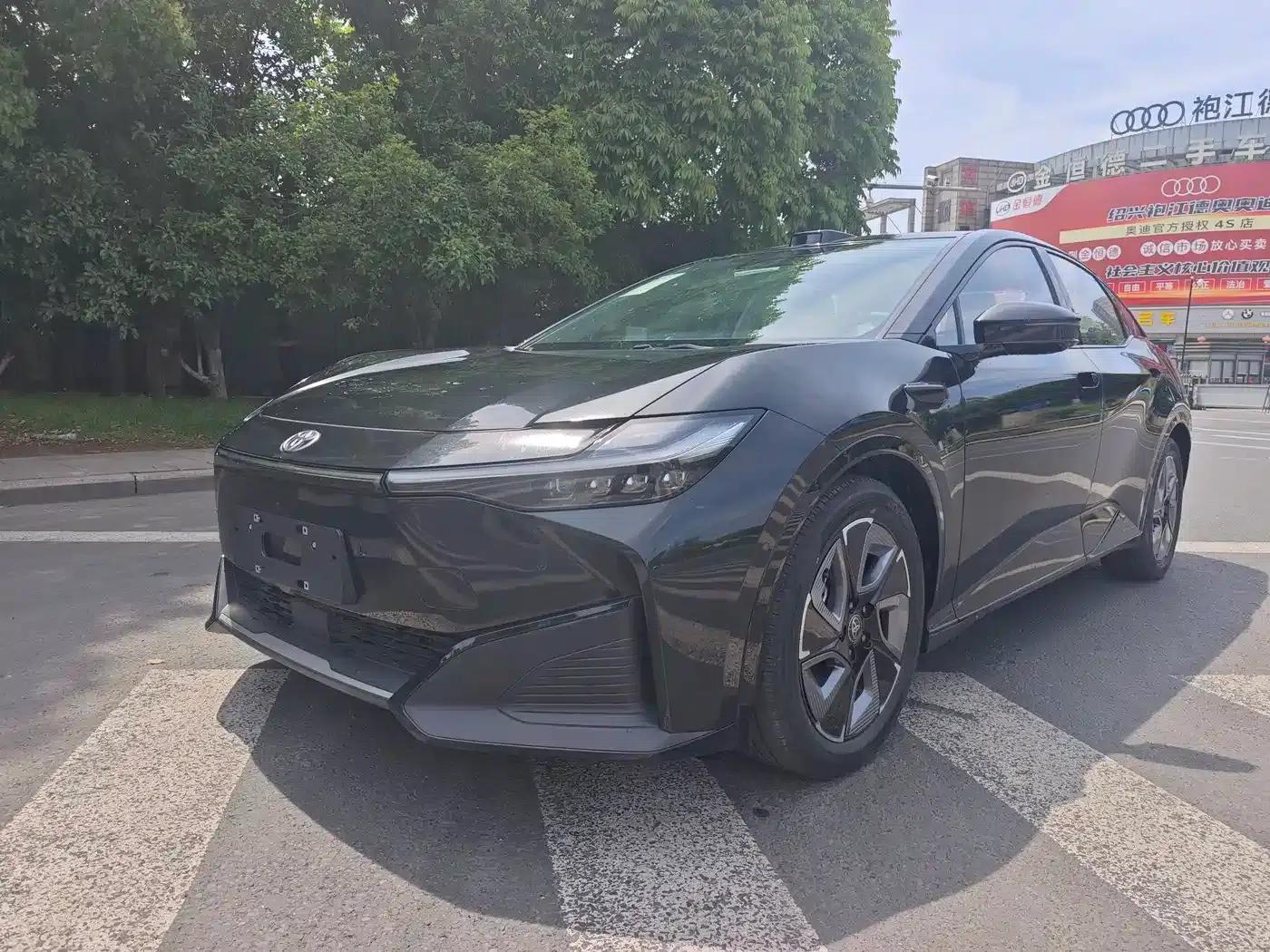 Toyota BZ3 2024 model, 616km long range Premium — миниатюра 1