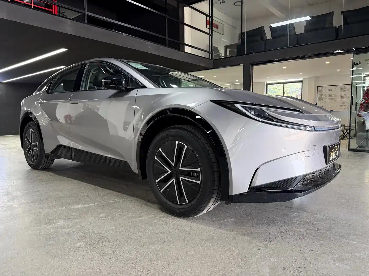Toyota BZ5 2025 550 JOY — миниатюра 3