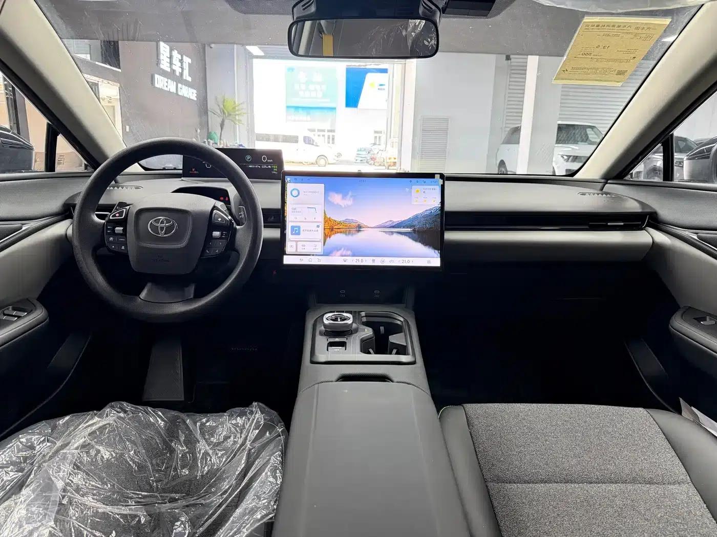 Toyota BZ5 2025 550 JOY — миниатюра 6