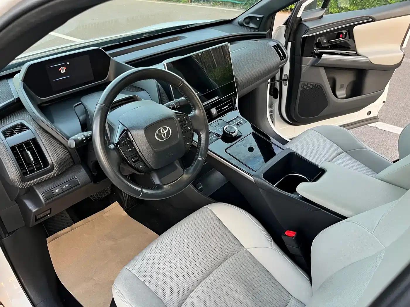 FAW Toyota bZ4X 2022 All-Wheel Drive High-Performance Premium Edition — миниатюра 11