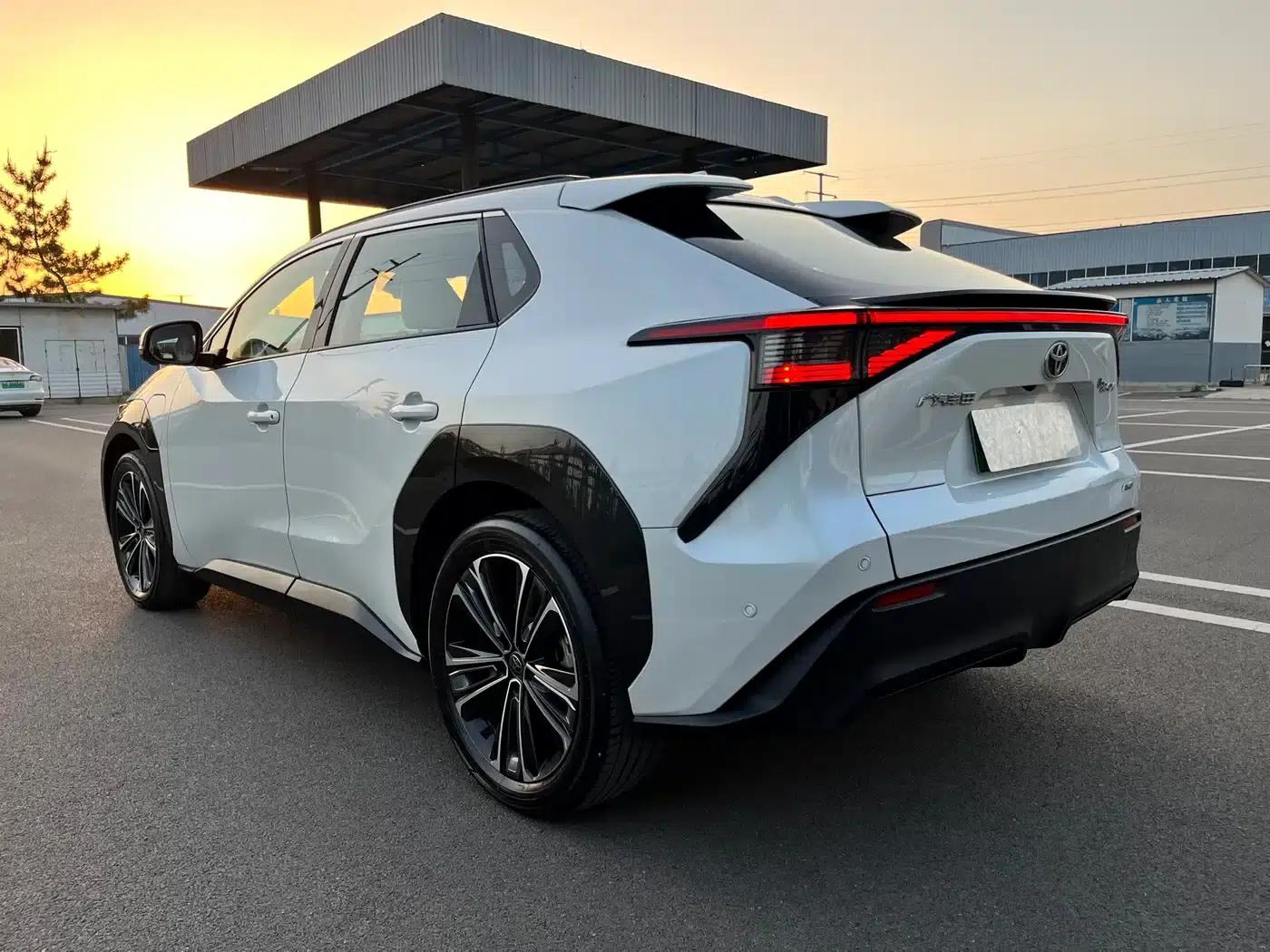 FAW Toyota bZ4X 2022 All-Wheel Drive High-Performance Premium Edition — миниатюра 19