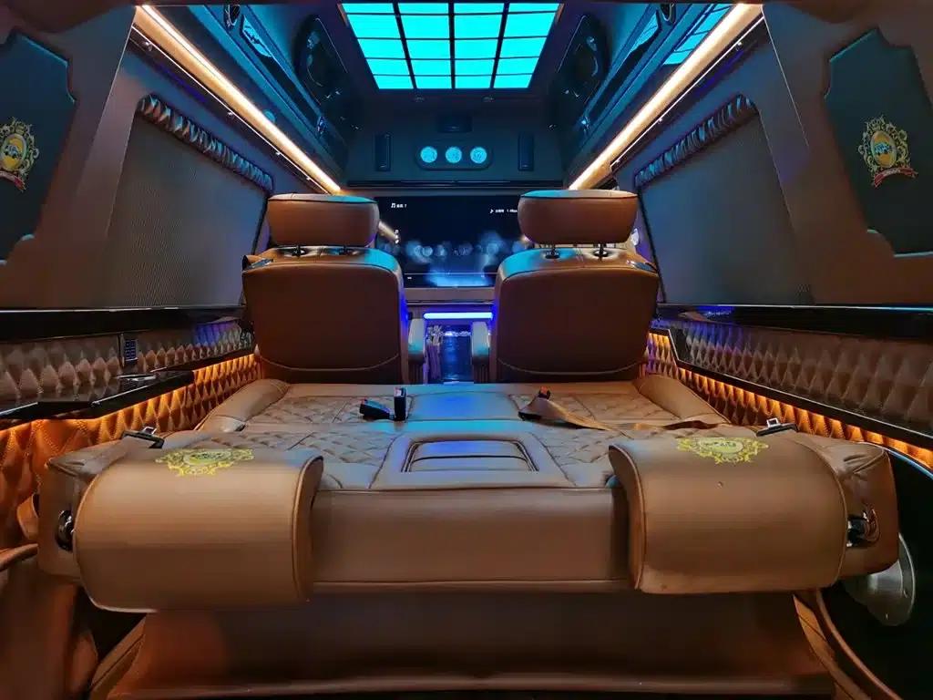 Ford E350 2011 5.4L Platinum Edition — миниатюра 11