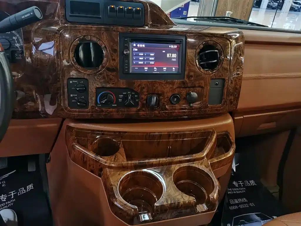 Ford E350 2011 5.4L Platinum Edition — миниатюра 15