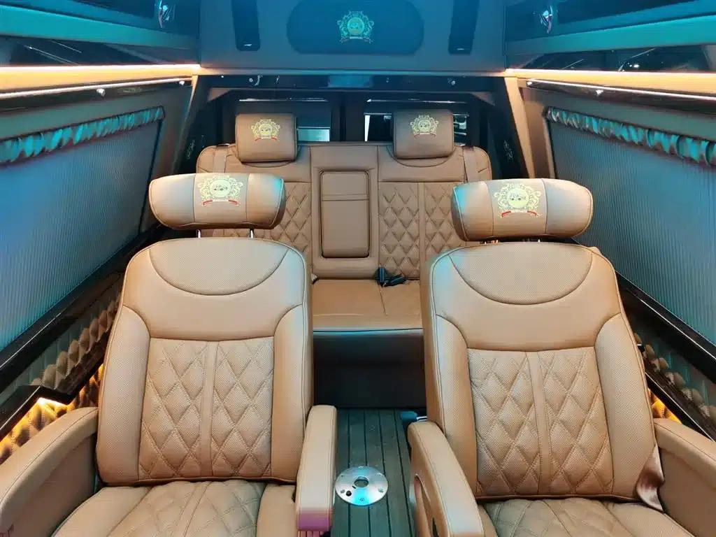 Ford E350 2011 5.4L Platinum Edition — миниатюра 18