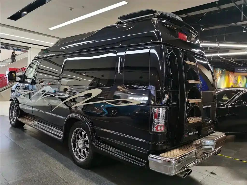 Ford E350 2011 5.4L Platinum Edition — миниатюра 4