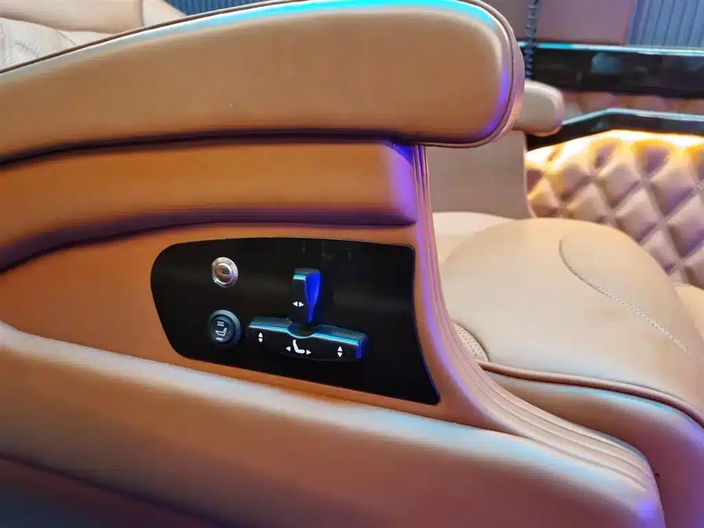 Ford E350 2011 5.4L Platinum Edition — миниатюра 5