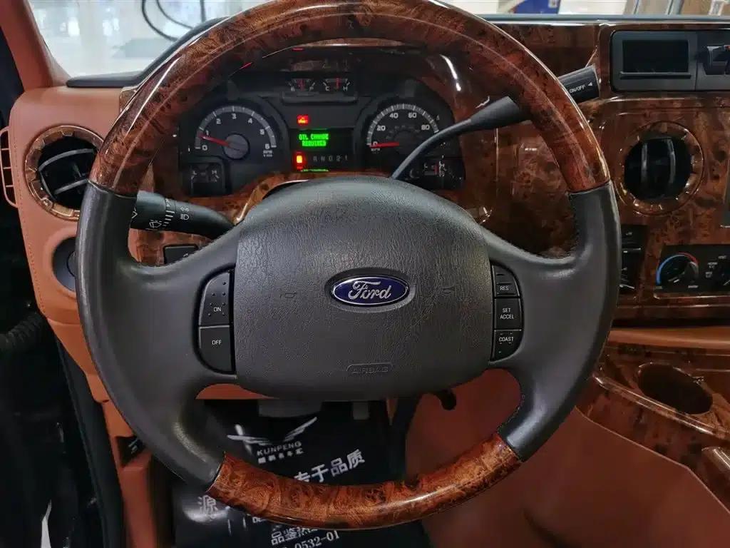 Ford E350 2011 5.4L Platinum Edition — миниатюра 10