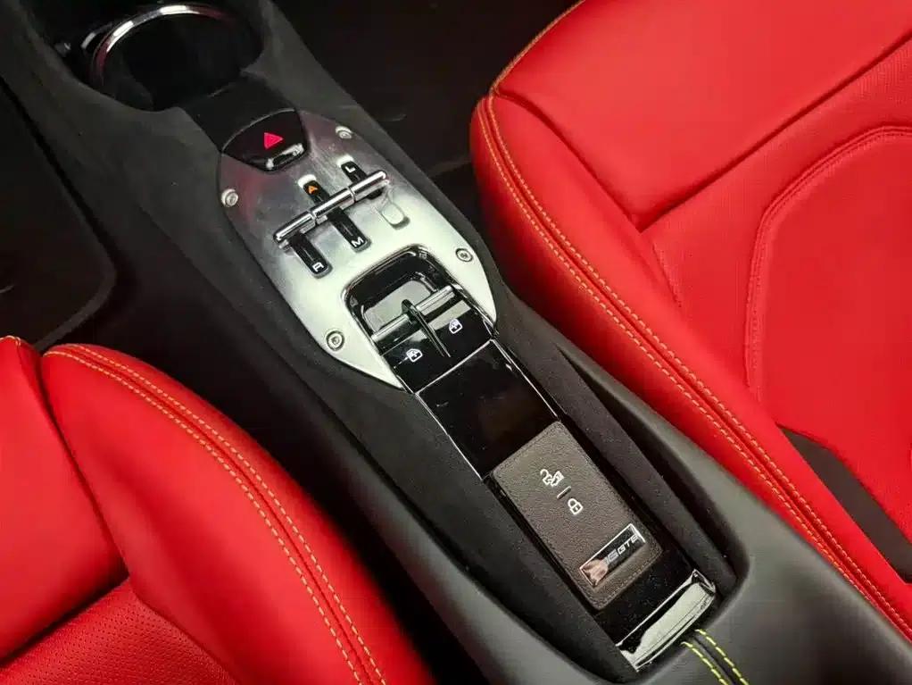 Ferrari 296 2021 3.0T V6 GTB — миниатюра 7