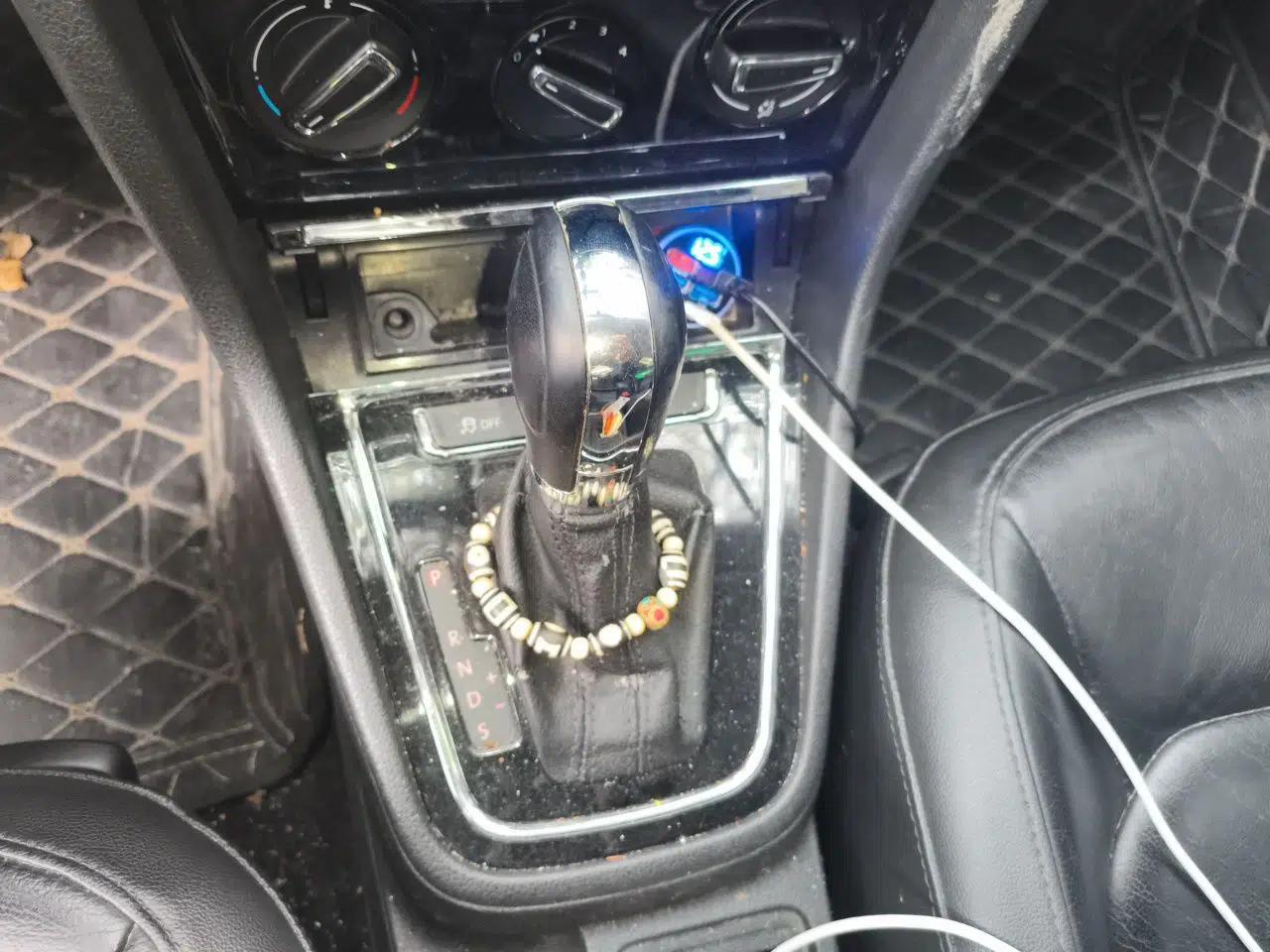 Volkswagen Bora 2013 1.6L Automatic Comfort Model — миниатюра 15