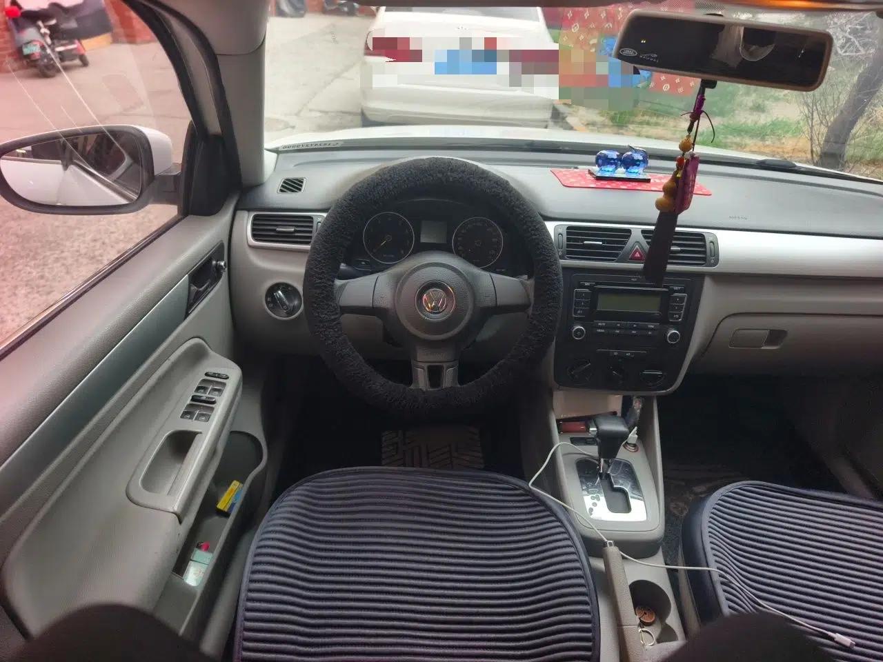 Volkswagen Bora 2012 1.6L Automatic Fashion Edition — миниатюра 11