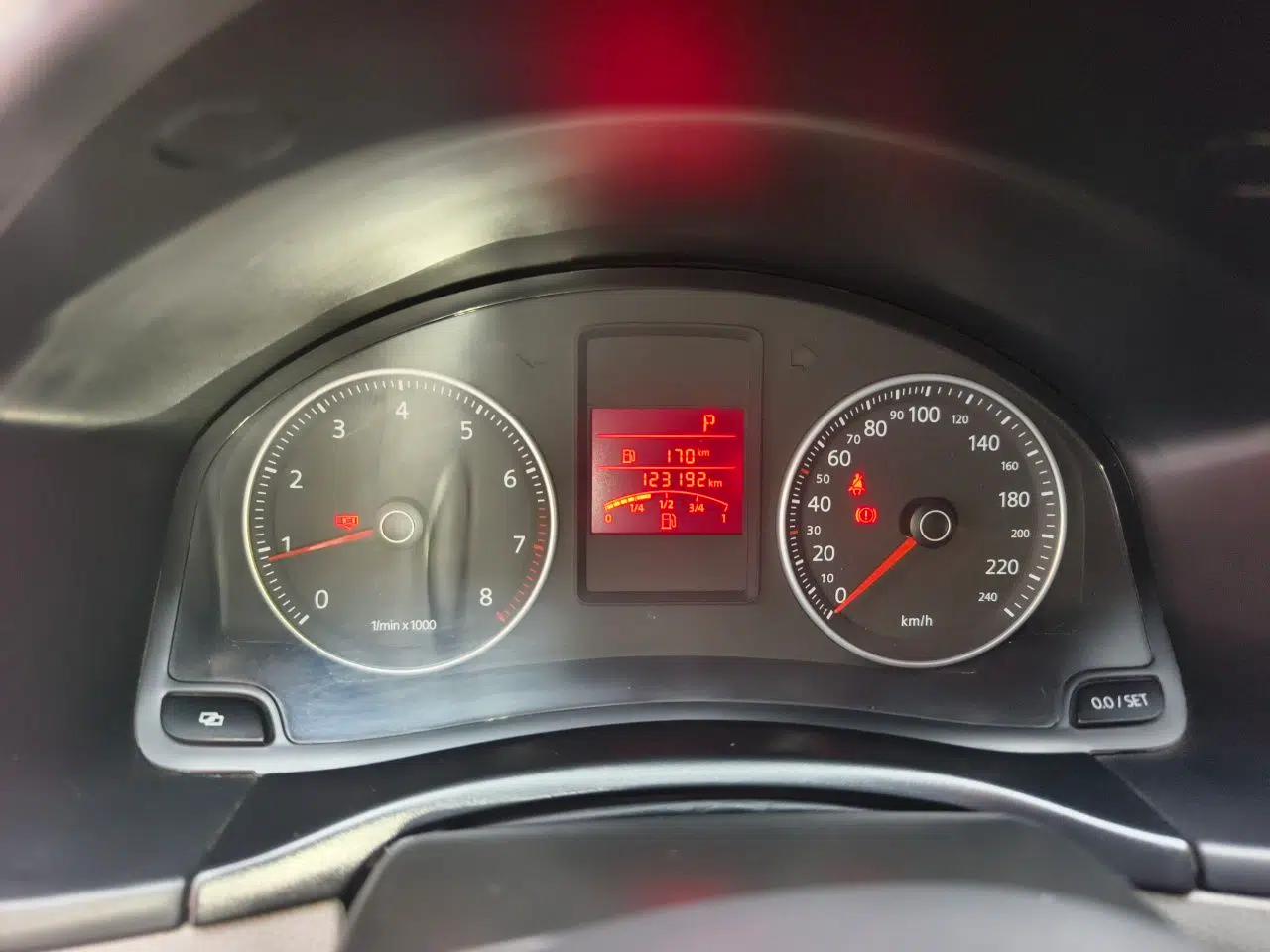 Volkswagen Bora 2012 1.6L Automatic Fashion Edition — миниатюра 12