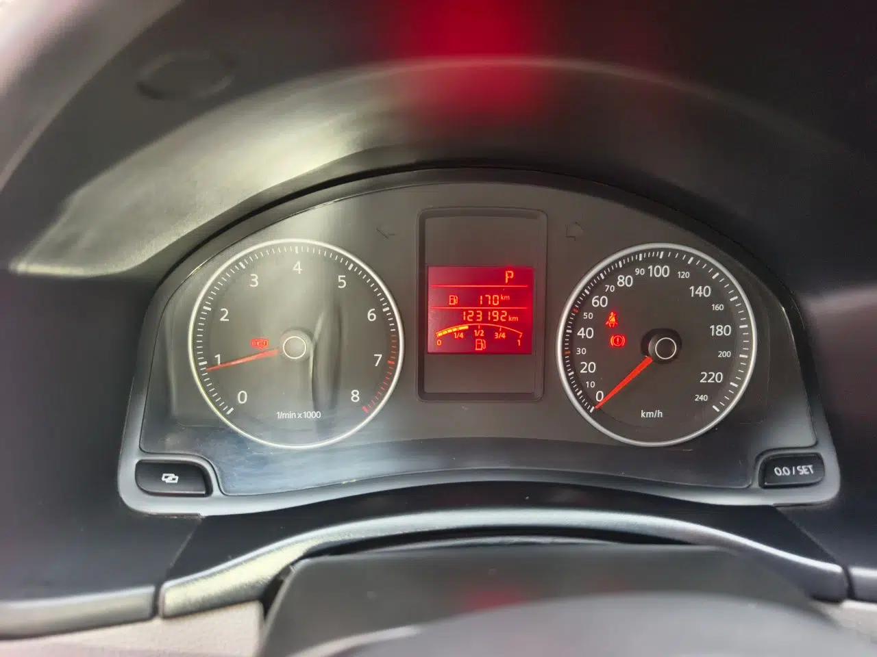Volkswagen Bora 2012 1.6L Automatic Fashion Edition — миниатюра 13