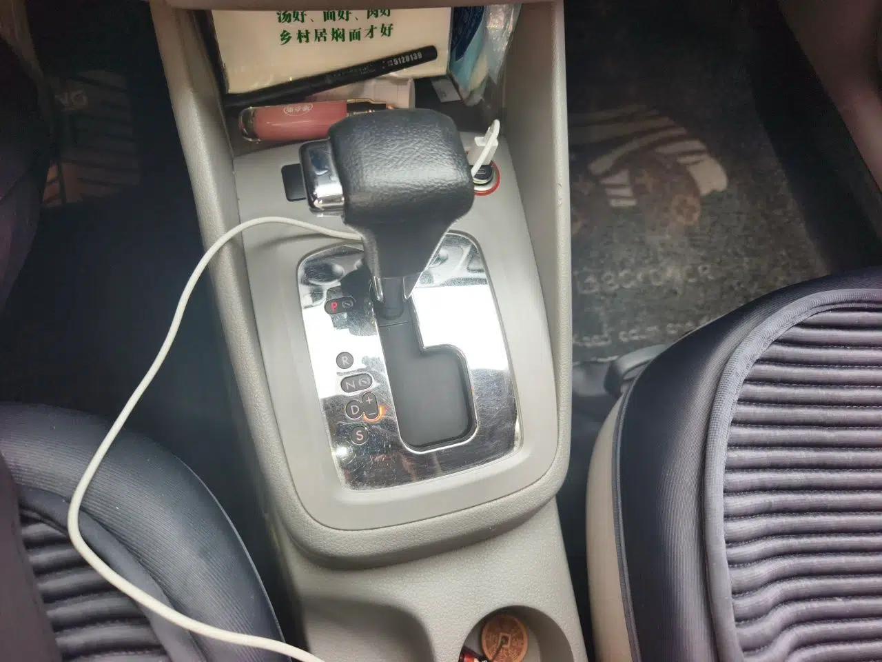 Volkswagen Bora 2012 1.6L Automatic Fashion Edition — миниатюра 15