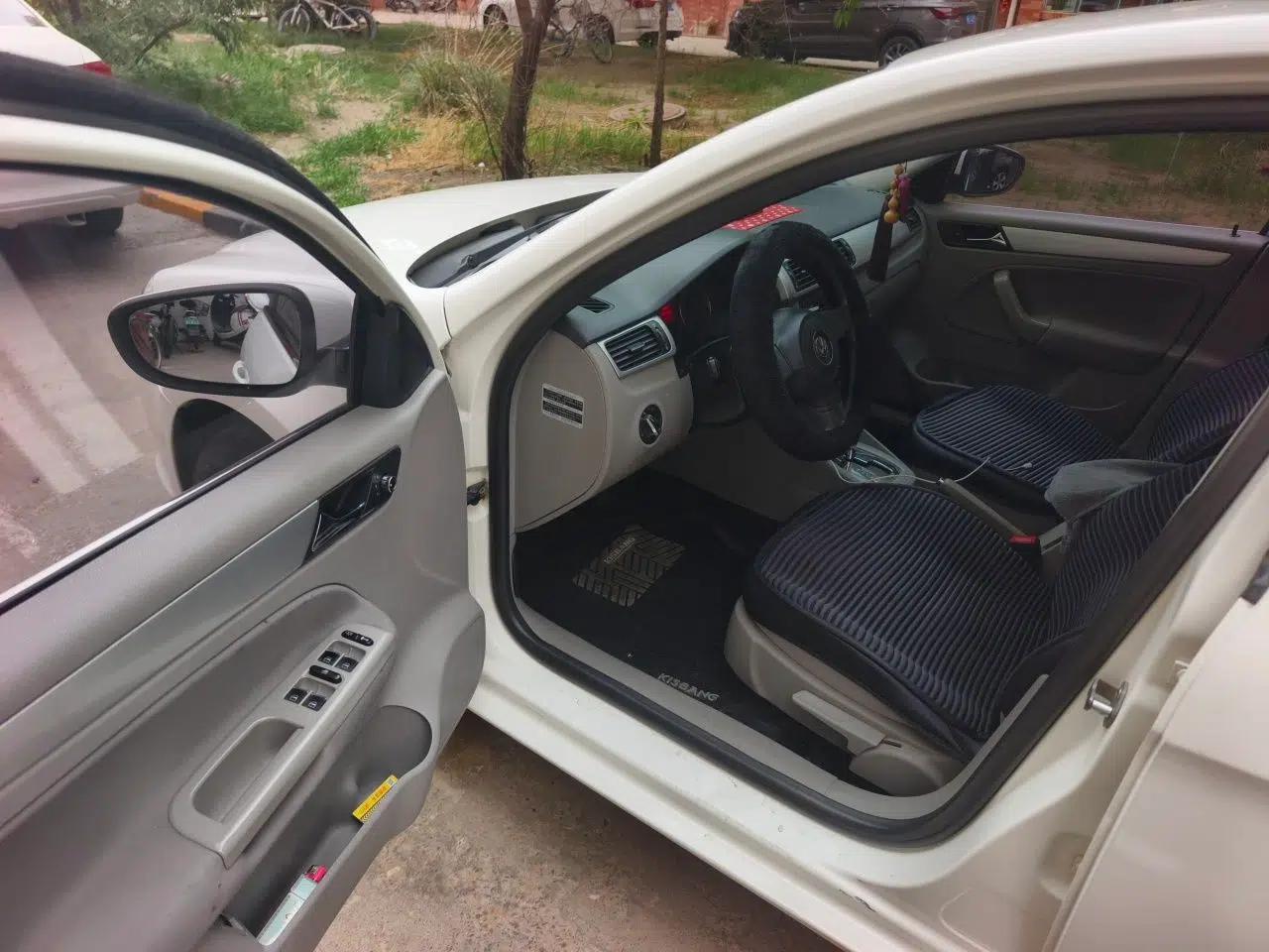 Volkswagen Bora 2012 1.6L Automatic Fashion Edition — миниатюра 17