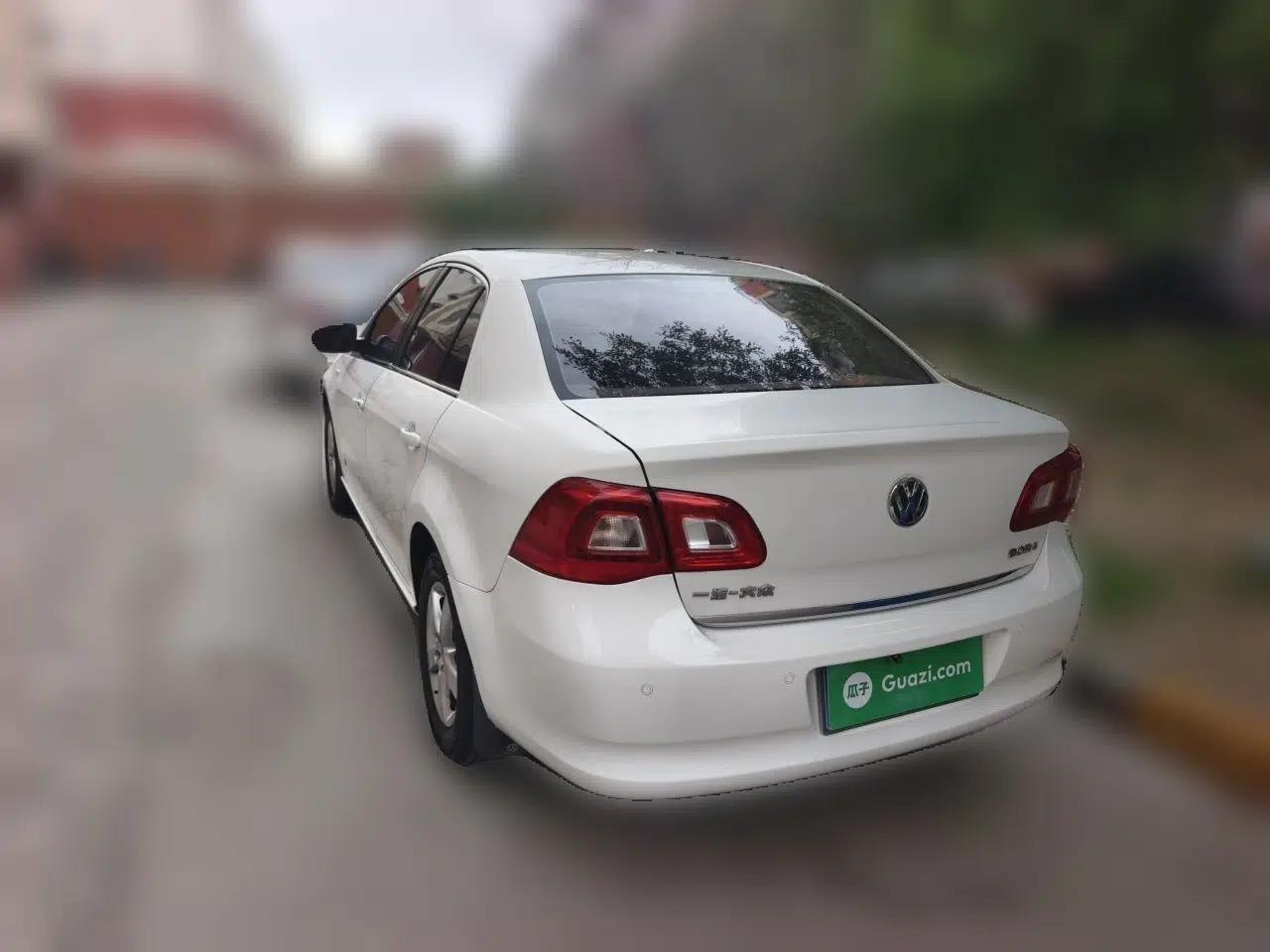 Volkswagen Bora 2012 1.6L Automatic Fashion Edition — миниатюра 4