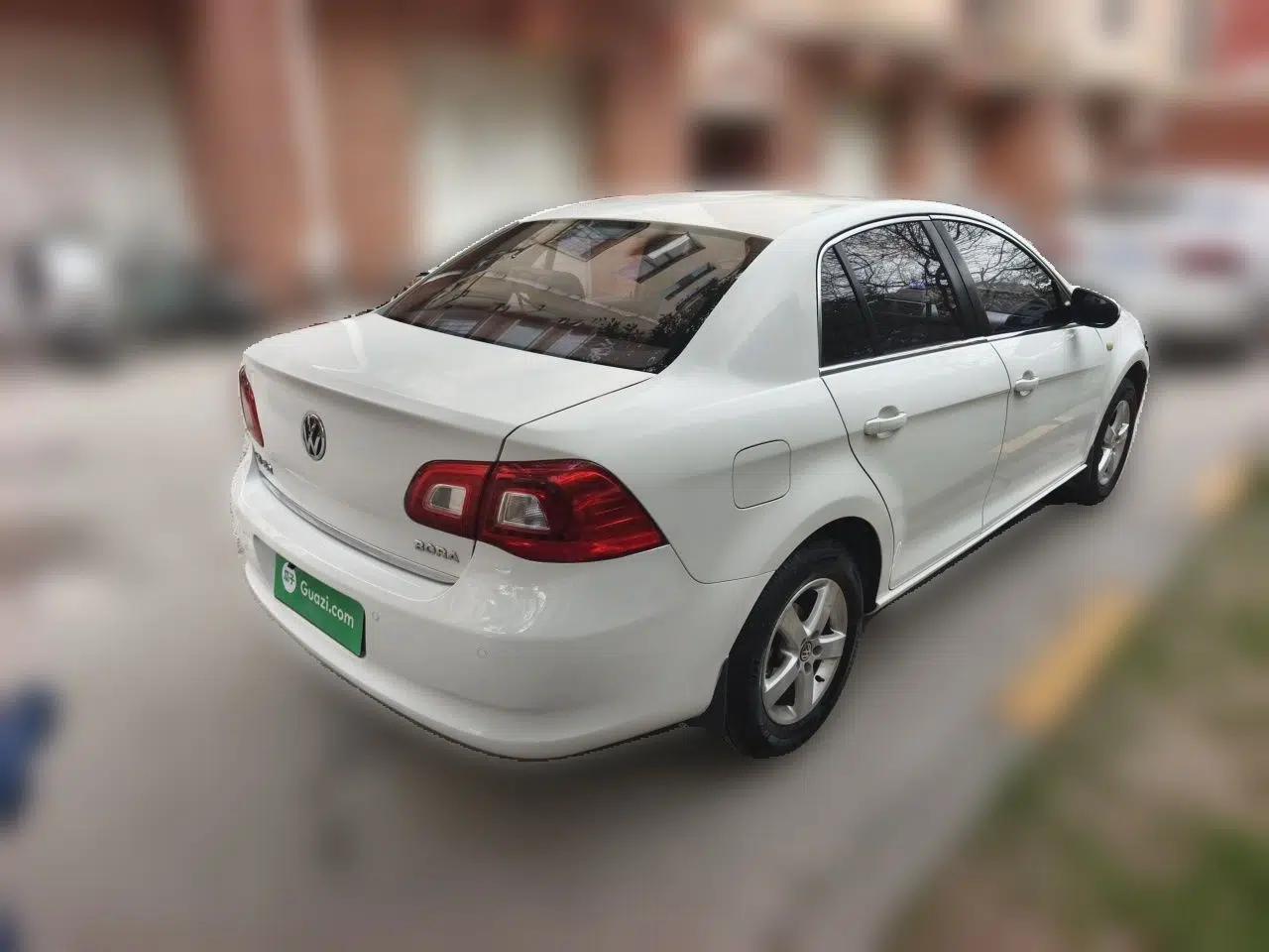 Volkswagen Bora 2012 1.6L Automatic Fashion Edition — миниатюра 6
