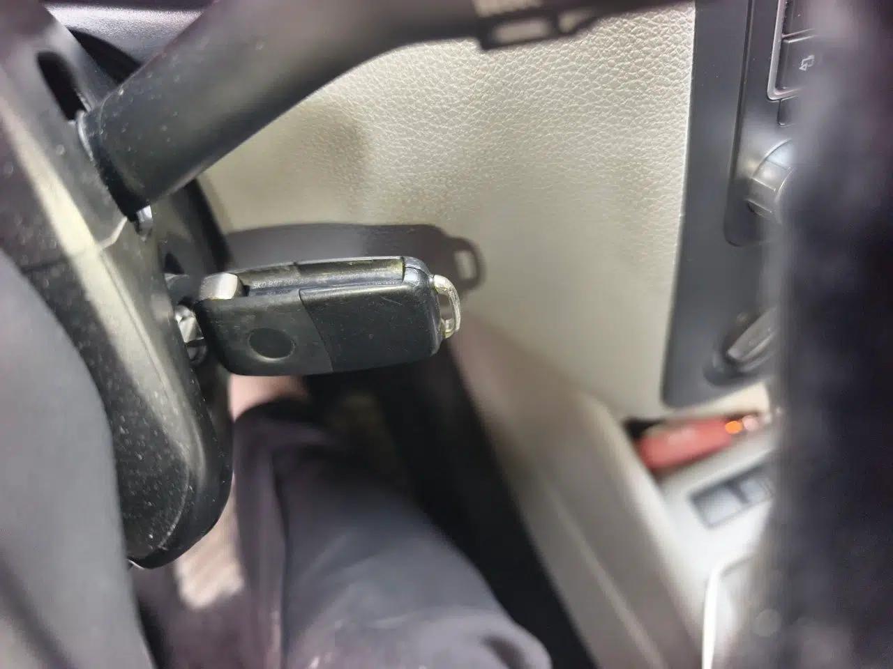 Volkswagen Bora 2012 1.6L Automatic Fashion Edition — миниатюра 9