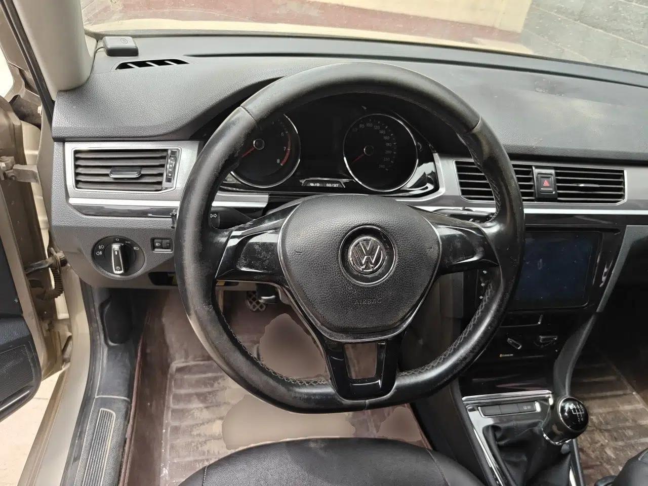 Volkswagen Bora 2017 1.6L Manual Comfort Model — миниатюра 11