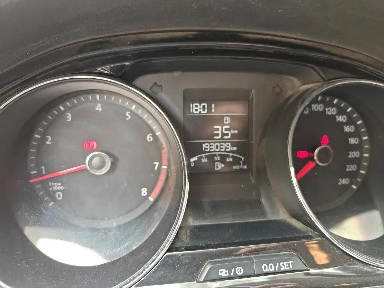 Volkswagen Bora 2017 1.6L Manual Comfort Model — миниатюра 13