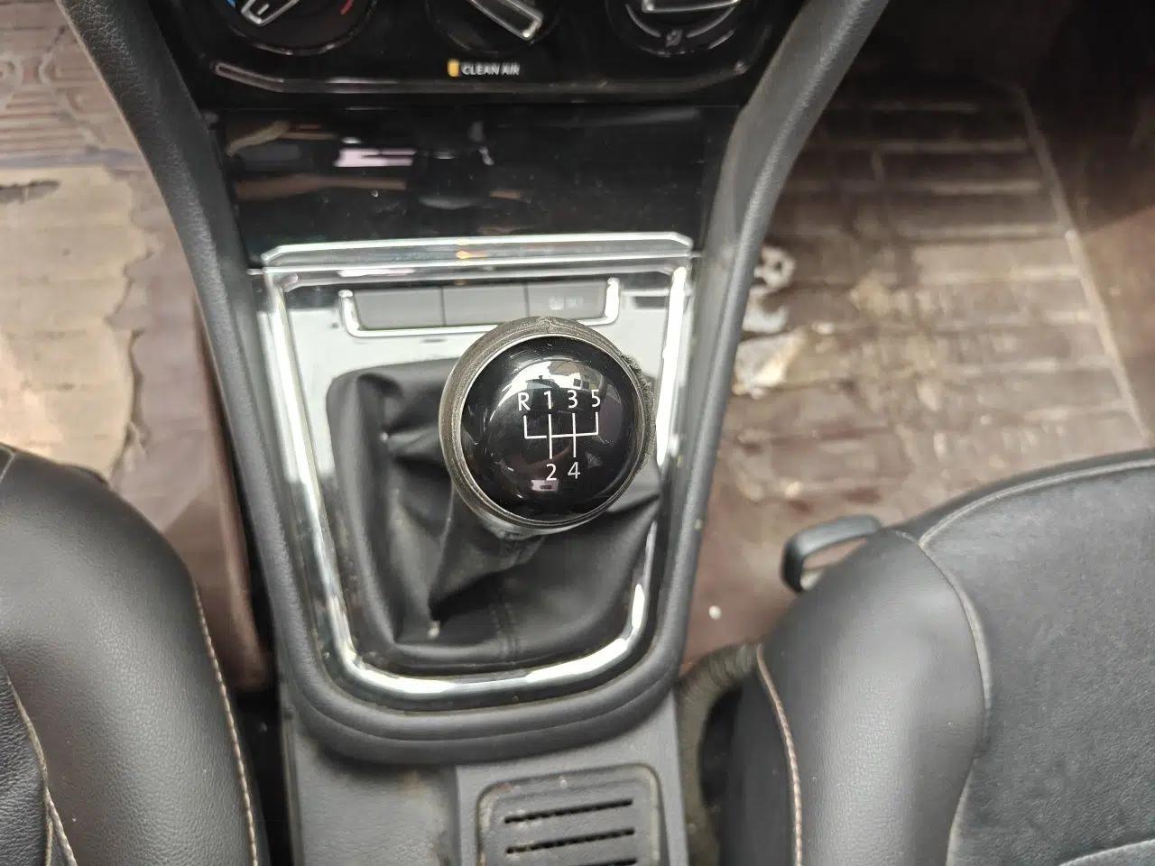 Volkswagen Bora 2017 1.6L Manual Comfort Model — миниатюра 15