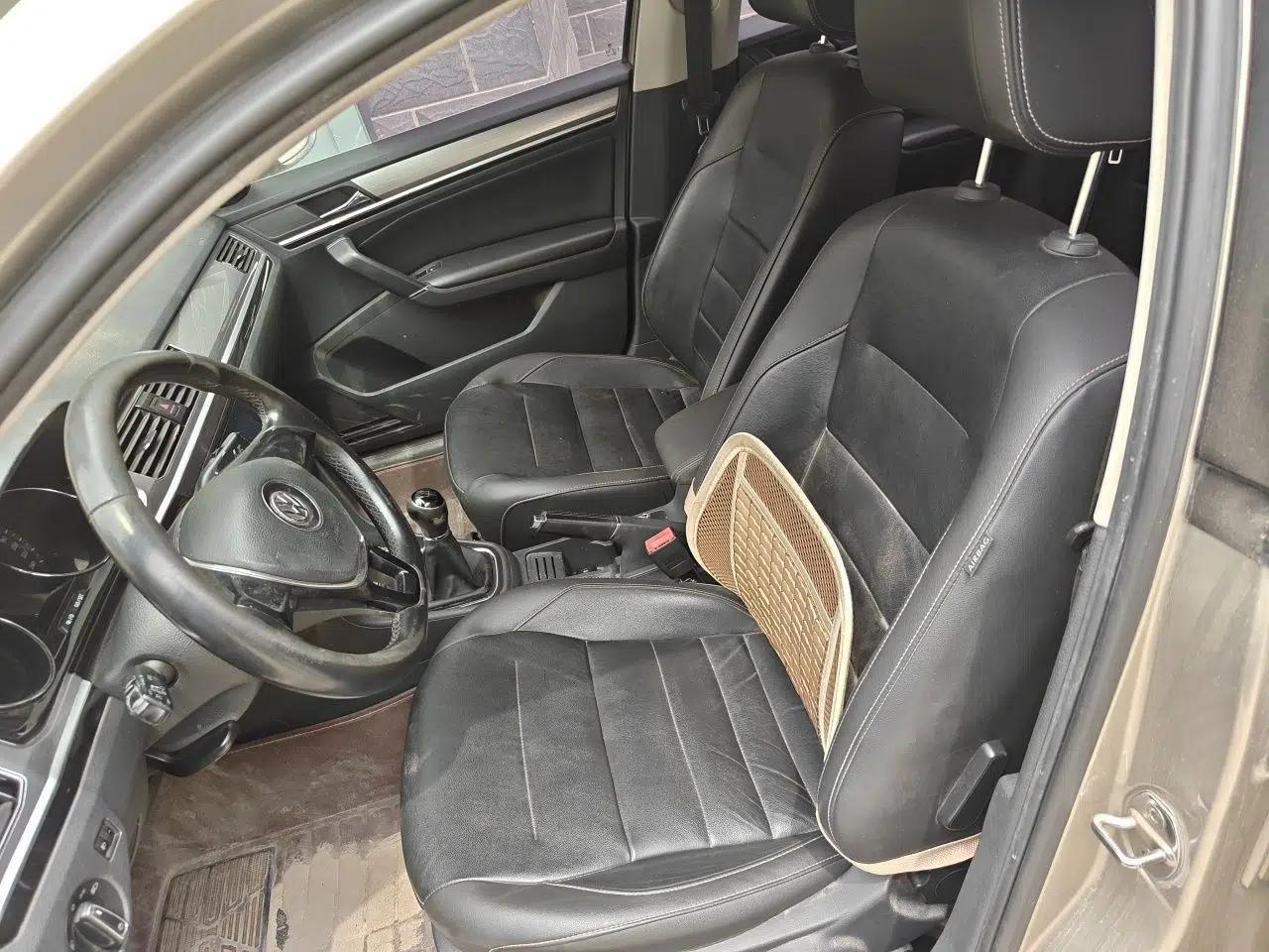Volkswagen Bora 2017 1.6L Manual Comfort Model — миниатюра 16