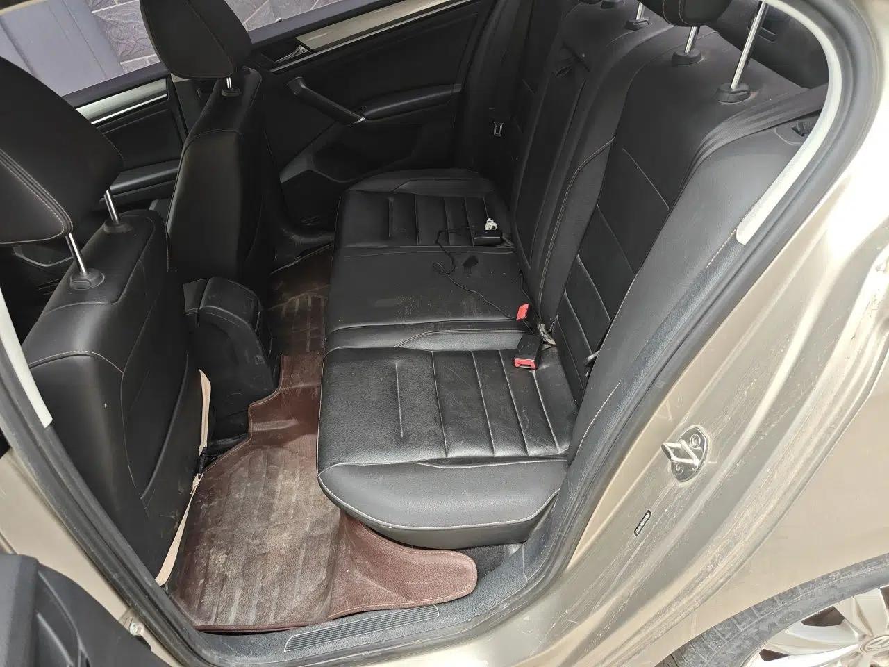 Volkswagen Bora 2017 1.6L Manual Comfort Model — миниатюра 18