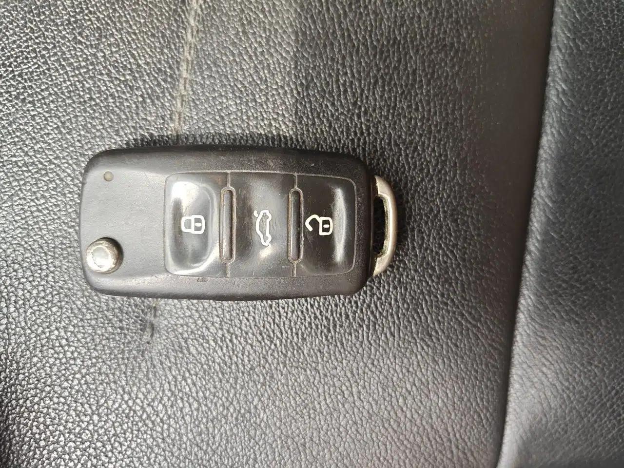 Volkswagen Bora 2017 1.6L Manual Comfort Model — миниатюра 9