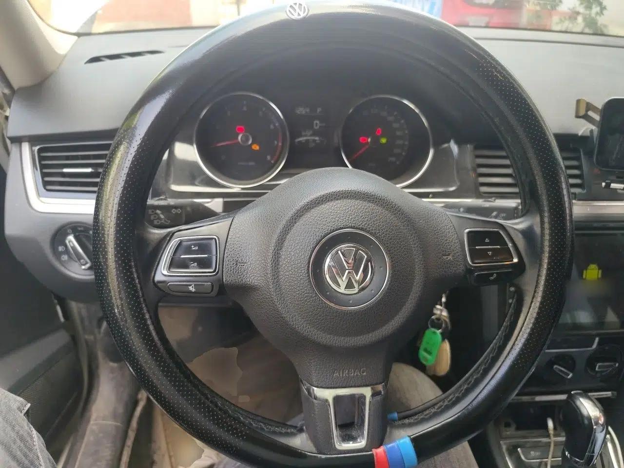Volkswagen Bora 2015 Value Edition 1.6L Automatic Comfort Version — миниатюра 11