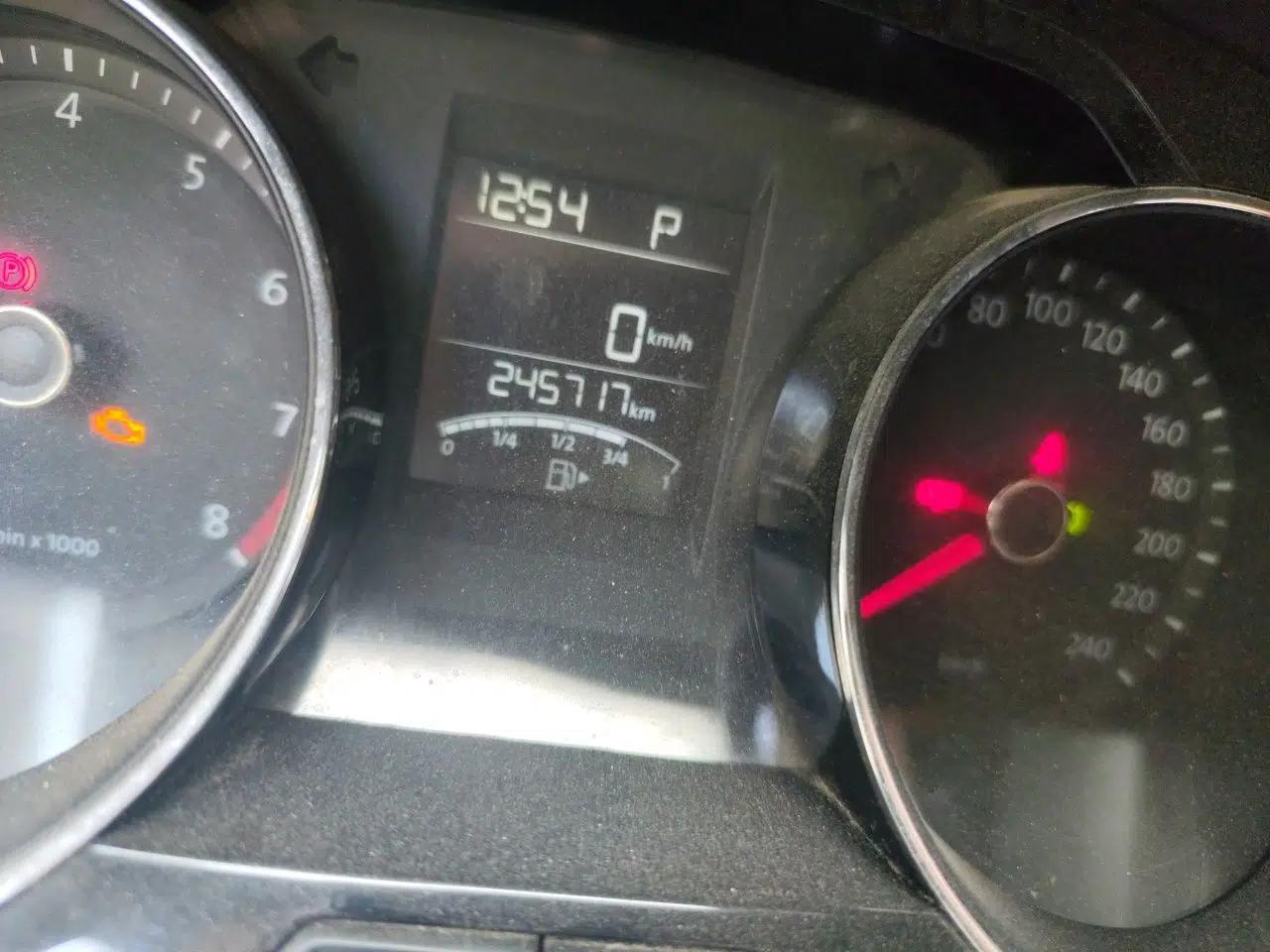 Volkswagen Bora 2015 Value Edition 1.6L Automatic Comfort Version — миниатюра 13