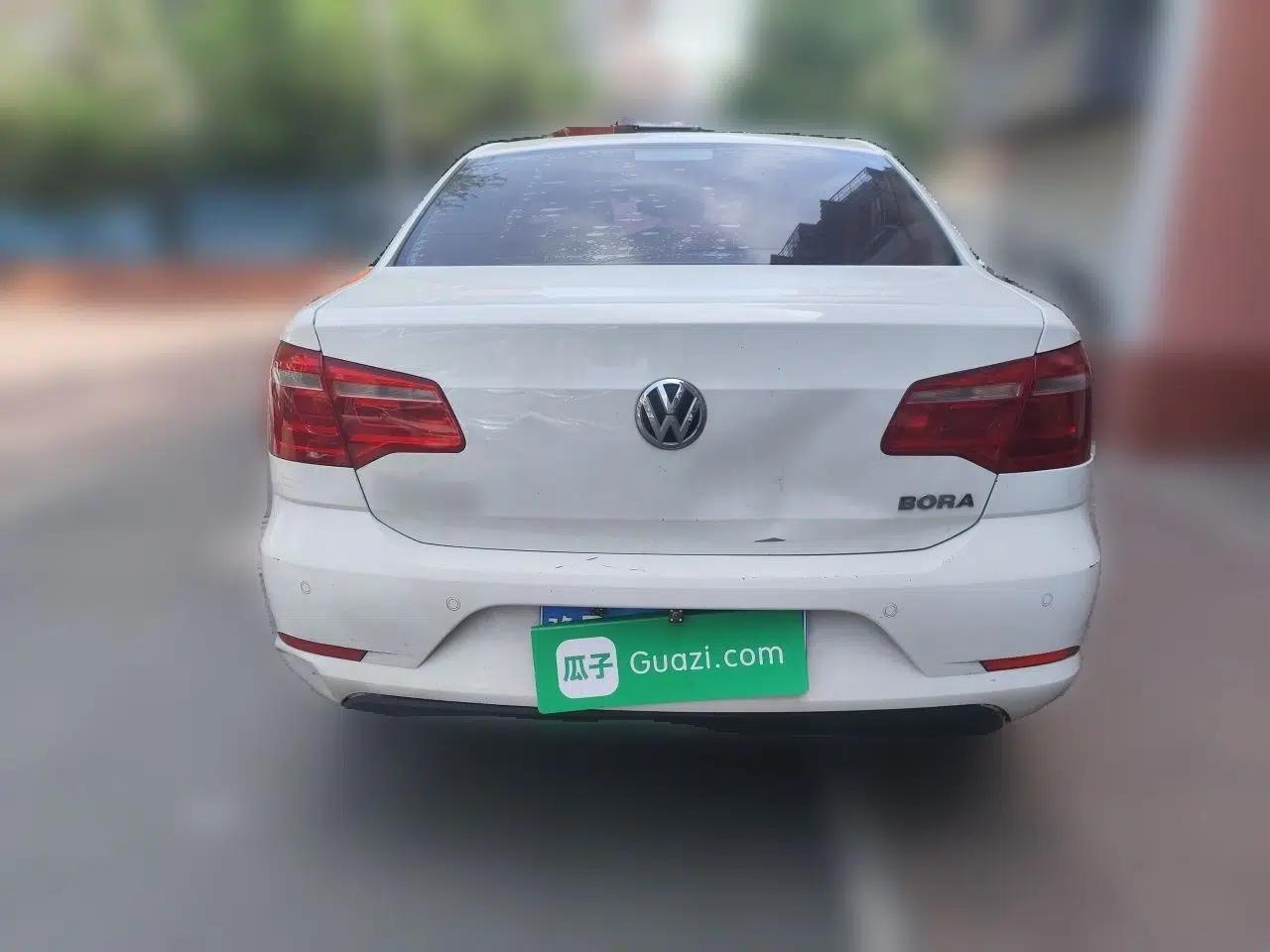 Volkswagen Bora 2015 Value Edition 1.6L Automatic Comfort Version — миниатюра 5
