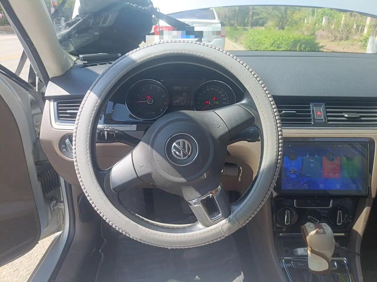 Volkswagen Bora 2013 1.6L Automatic Comfort Model — миниатюра 11