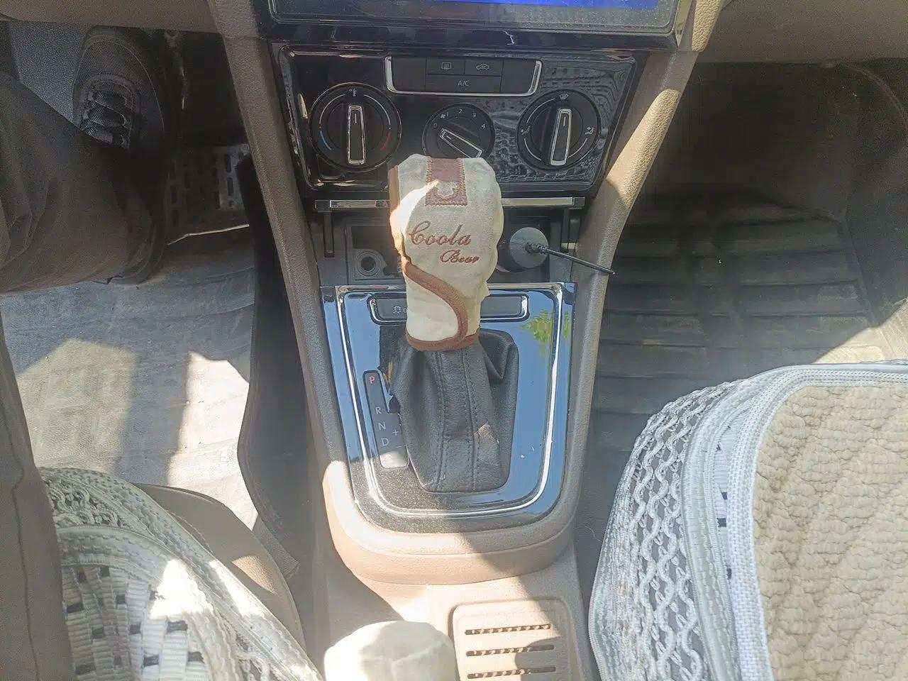 Volkswagen Bora 2013 1.6L Automatic Comfort Model — миниатюра 15