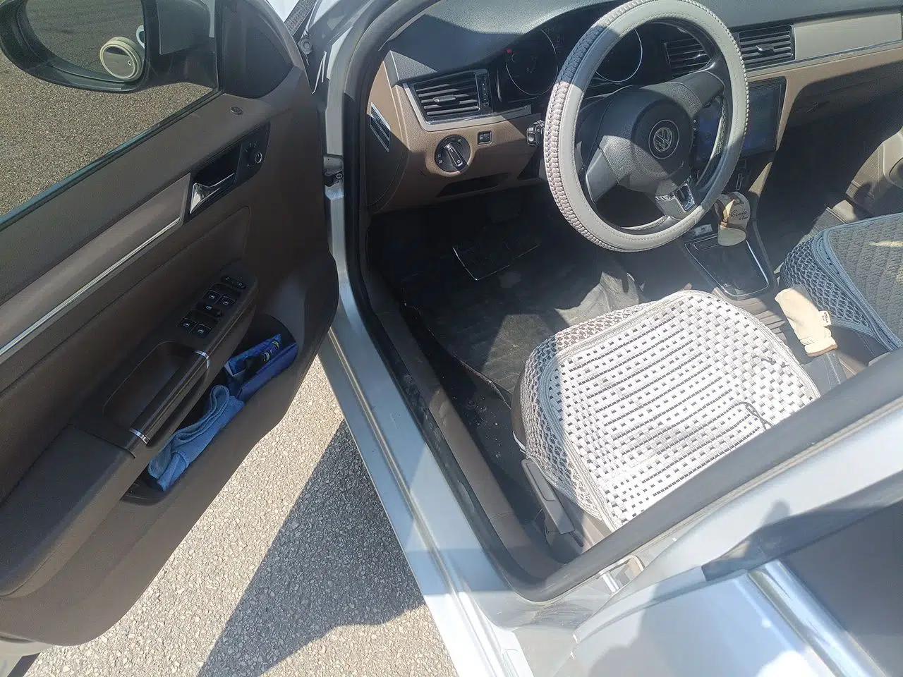 Volkswagen Bora 2013 1.6L Automatic Comfort Model — миниатюра 17