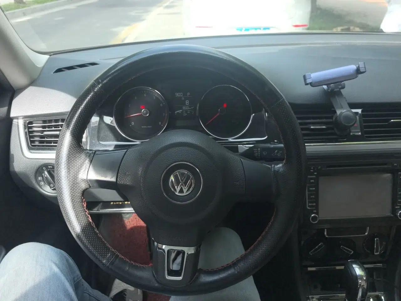 Volkswagen Bora 2014 1.6L Automatic Comfort Model — миниатюра 11