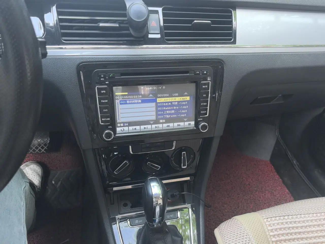 Volkswagen Bora 2014 1.6L Automatic Comfort Model — миниатюра 14