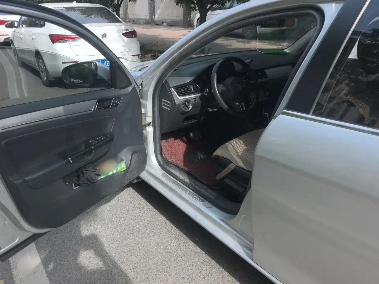 Volkswagen Bora 2014 1.6L Automatic Comfort Model — миниатюра 17