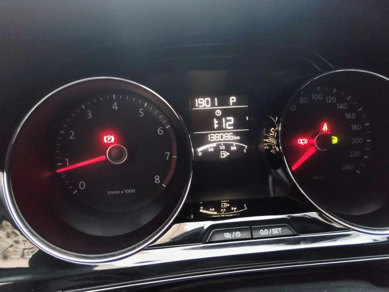 Volkswagen Bora 2013 1.6L Automatic Comfort Model — миниатюра 13
