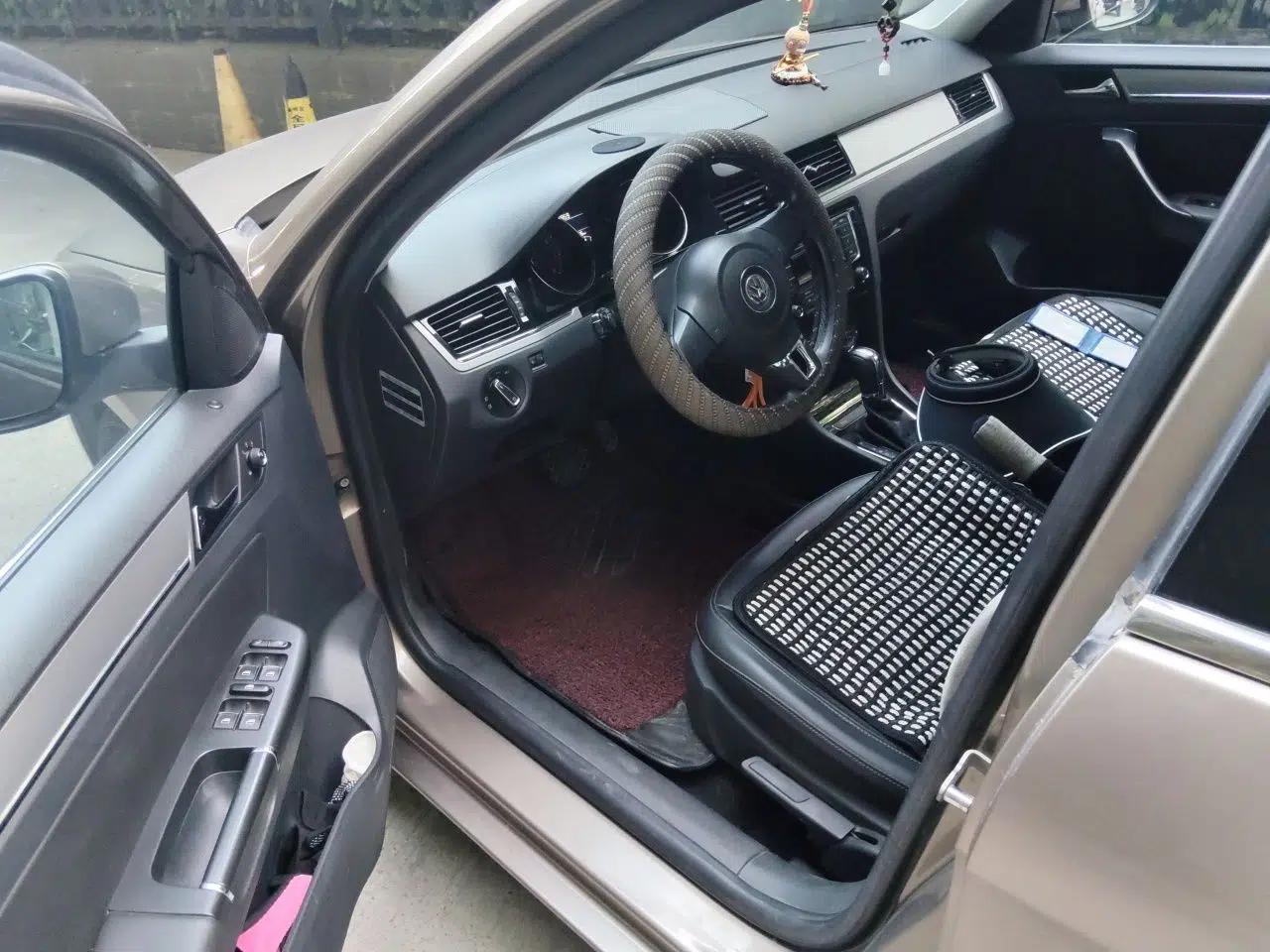 Volkswagen Bora 2013 1.6L Automatic Comfort Model — миниатюра 17