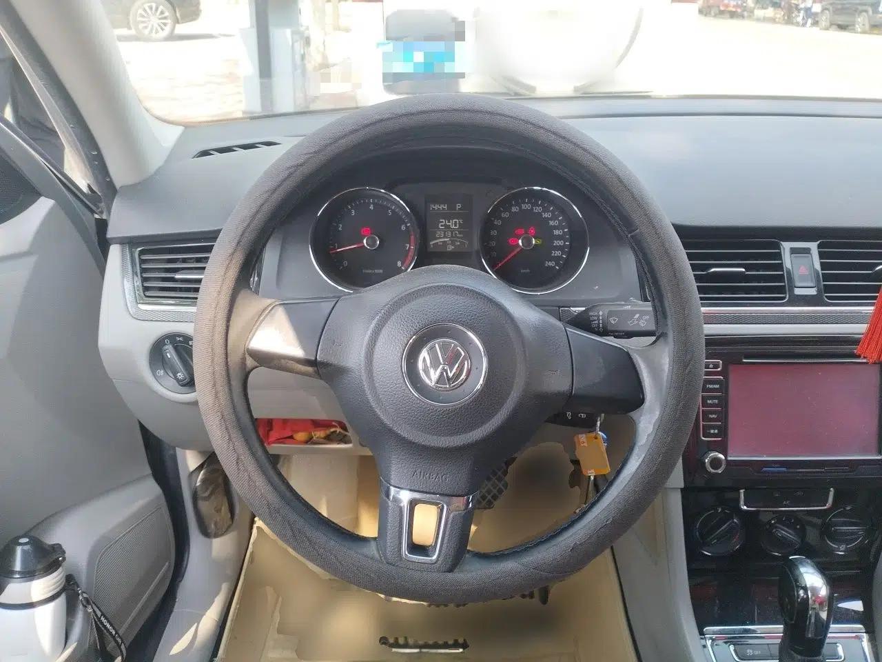 Volkswagen Bora 2014 1.6L Automatic Fashion Model — миниатюра 11